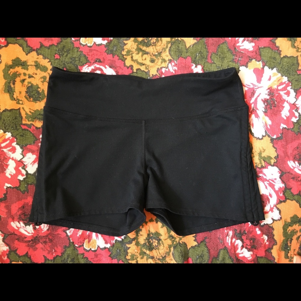 Fabletics yoga shorts